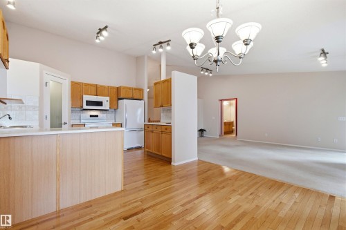#10 9 Dechene Rd Nw, Edmonton, AB - Indoor Photo Showing Kitchen