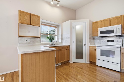 #10 9 Dechene Rd Nw, Edmonton, AB - Indoor Photo Showing Kitchen