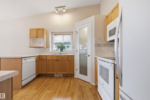#10 9 Dechene Rd Nw, Edmonton, AB - Indoor Photo Showing Kitchen