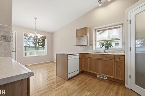 #10 9 Dechene Rd Nw, Edmonton, AB - Indoor Photo Showing Kitchen