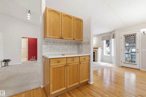 #10 9 Dechene Rd Nw, Edmonton, AB - Indoor Photo Showing Kitchen