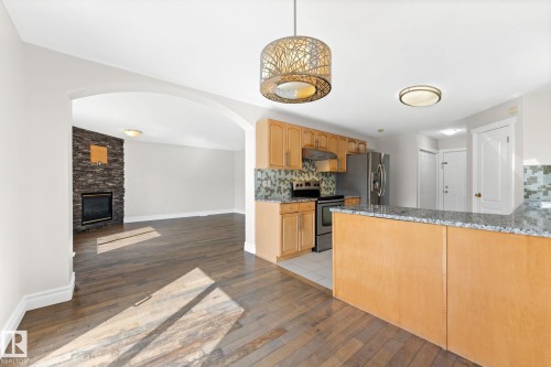 173 Castle Drive Nw, Edmonton, AB - Indoor Photo Showing Kitchen