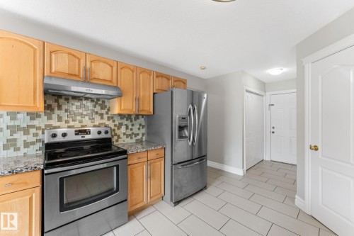 173 Castle Drive Nw, Edmonton, AB - Indoor Photo Showing Kitchen