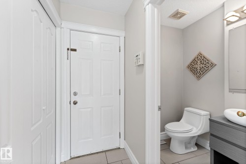 173 Castle Drive Nw, Edmonton, AB - Indoor Photo Showing Bathroom