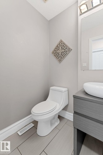 173 Castle Drive Nw, Edmonton, AB - Indoor Photo Showing Bathroom