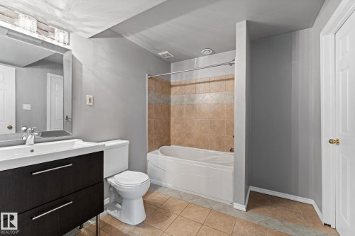 173 Castle Drive Nw, Edmonton, AB - Indoor Photo Showing Bathroom