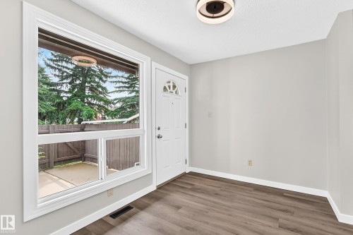 #6 1820 56 St Nw, Edmonton, AB - Indoor Photo Showing Other Room