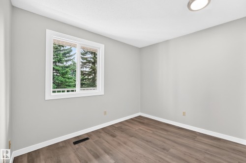 #6 1820 56 St Nw, Edmonton, AB - Indoor Photo Showing Other Room