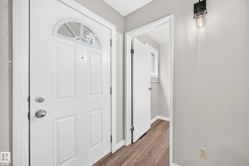 #6 1820 56 St Nw, Edmonton, AB - Indoor Photo Showing Other Room