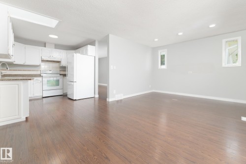 63 Waverley Crescent, Spruce Grove, AB - Indoor Photo Showing Kitchen