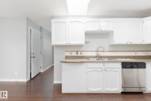 63 Waverley Crescent, Spruce Grove, AB - Indoor Photo Showing Kitchen With Double Sink