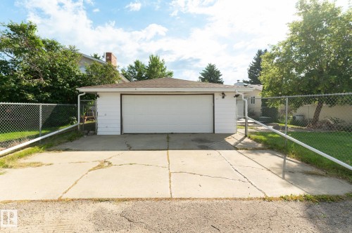 63 Waverley Crescent, Spruce Grove, AB - Outdoor