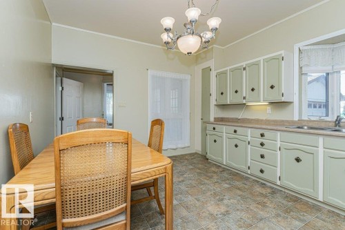 4 Jubilee Drive, Fort Saskatchewan, AB - Indoor Photo Showing Dining Room