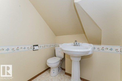 4 Jubilee Drive, Fort Saskatchewan, AB - Indoor Photo Showing Bathroom