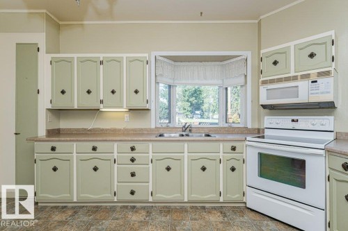 4 Jubilee Drive, Fort Saskatchewan, AB - Indoor Photo Showing Kitchen With Double Sink