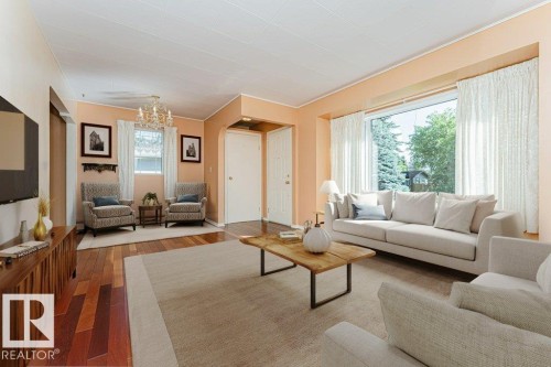 4 Jubilee Drive, Fort Saskatchewan, AB - Indoor Photo Showing Living Room