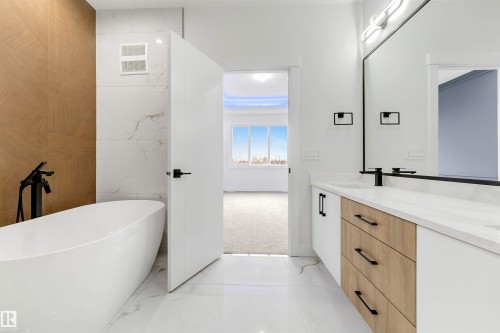 13136 187 Avenue Nw, Edmonton, AB - Indoor Photo Showing Bathroom