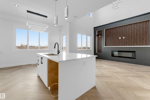 13136 187 Avenue Nw, Edmonton, AB - Indoor Photo Showing Kitchen