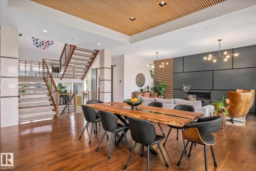 699 Howatt Drive Sw, Edmonton, AB - Indoor Photo Showing Dining Room