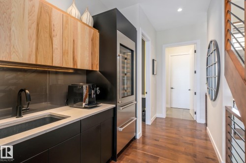699 Howatt Drive Sw, Edmonton, AB - Indoor Photo Showing Kitchen