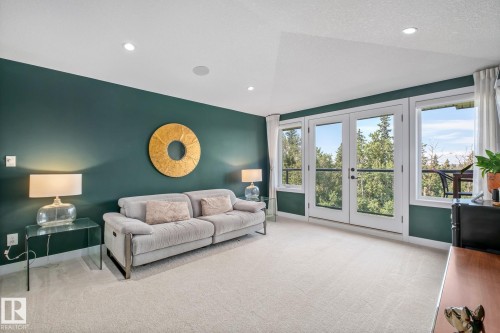 699 Howatt Drive Sw, Edmonton, AB - Indoor Photo Showing Living Room