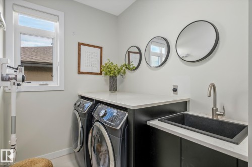 699 Howatt Drive Sw, Edmonton, AB - Indoor Photo Showing Laundry Room
