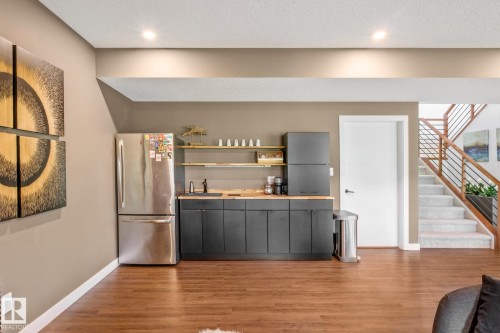 699 Howatt Drive Sw, Edmonton, AB - Indoor Photo Showing Other Room