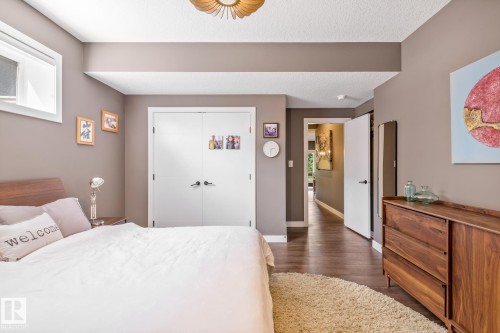 699 Howatt Drive Sw, Edmonton, AB - Indoor Photo Showing Bedroom