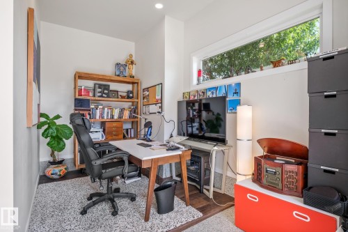 699 Howatt Drive Sw, Edmonton, AB - Indoor Photo Showing Office