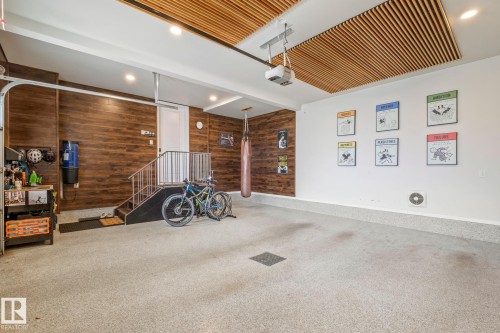 699 Howatt Drive Sw, Edmonton, AB - Indoor Photo Showing Other Room