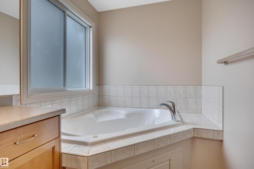 3080 Spence Wynd Sw, Edmonton, AB - Indoor Photo Showing Bathroom