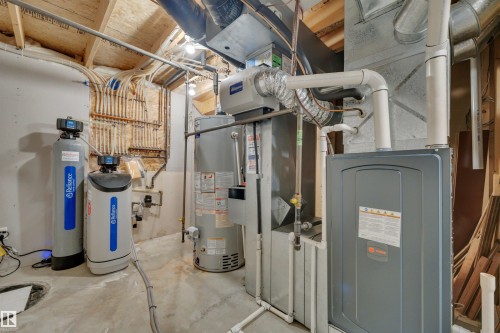 3080 Spence Wynd Sw, Edmonton, AB - Indoor Photo Showing Basement