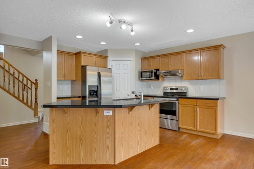 3080 Spence Wynd Sw, Edmonton, AB - Indoor Photo Showing Kitchen