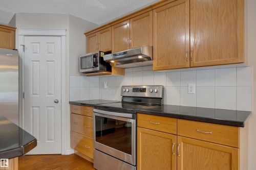3080 Spence Wynd Sw, Edmonton, AB - Indoor Photo Showing Kitchen