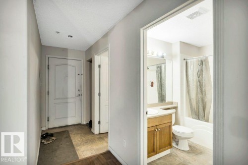 #2105 320 Clareview Station Dr Nw, Edmonton, AB - Indoor Photo Showing Bathroom