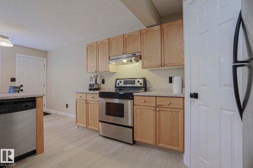 8 Erinwoods Place, St. Albert, AB - Indoor Photo Showing Kitchen
