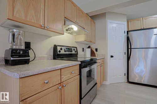 8 Erinwoods Place, St. Albert, AB - Indoor Photo Showing Kitchen