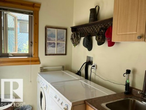 115 Sunset Boulevard, Rural Leduc County, AB - Indoor Photo Showing Laundry Room