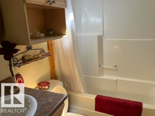 115 Sunset Boulevard, Rural Leduc County, AB - Indoor Photo Showing Bathroom