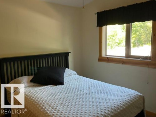 115 Sunset Boulevard, Rural Leduc County, AB - Indoor Photo Showing Bedroom