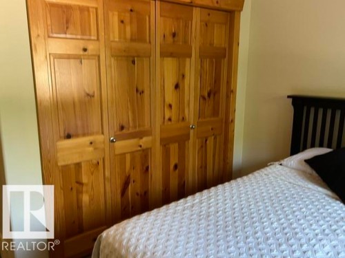 115 Sunset Boulevard, Rural Leduc County, AB - Indoor Photo Showing Bedroom