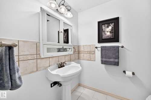 9205 84 Street, Fort Saskatchewan, AB - Indoor Photo Showing Bathroom