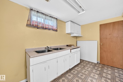 9205 84 Street, Fort Saskatchewan, AB - Indoor Photo Showing Kitchen With Double Sink