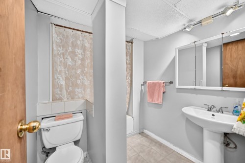 9205 84 Street, Fort Saskatchewan, AB - Indoor Photo Showing Bathroom