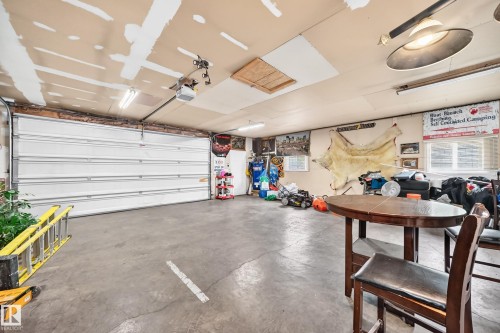 9205 84 Street, Fort Saskatchewan, AB - Indoor Photo Showing Garage