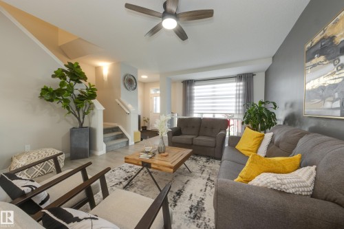 9943 227 Street Nw, Edmonton, AB - Indoor Photo Showing Living Room