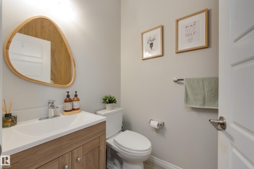 9943 227 Street Nw, Edmonton, AB - Indoor Photo Showing Bathroom