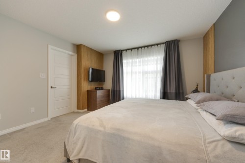 9943 227 Street Nw, Edmonton, AB - Indoor Photo Showing Bedroom