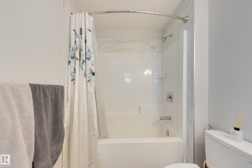 9943 227 Street Nw, Edmonton, AB - Indoor Photo Showing Bathroom