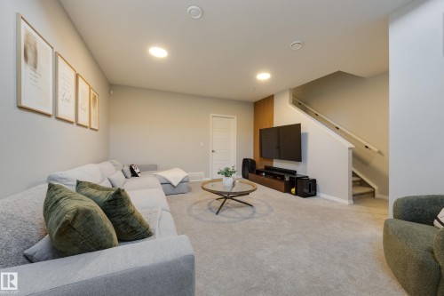 9943 227 Street Nw, Edmonton, AB - Indoor